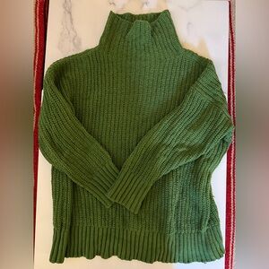🟢🟩Aerie Green Cable Knit Turtleneck Sweater